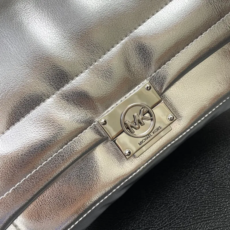 All categories Official website "Brand Women's Bags" Women's Bags 💙 MK replica MK, fine imitation MK bags, MK handbags, 2023 official latest version MK cowhide crossbody bag, bag factory, original material, size: 23-16-8CM